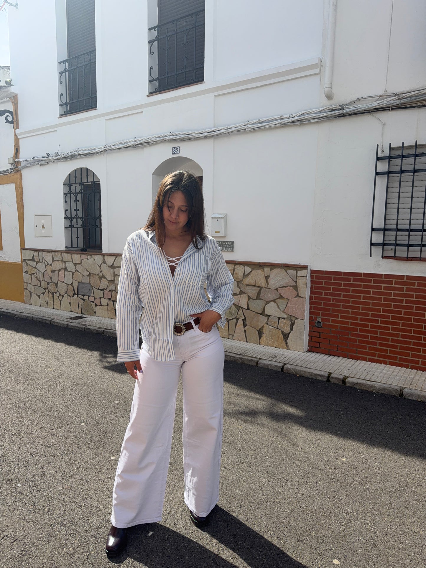 Vaquero palazzo blanco + cinturón