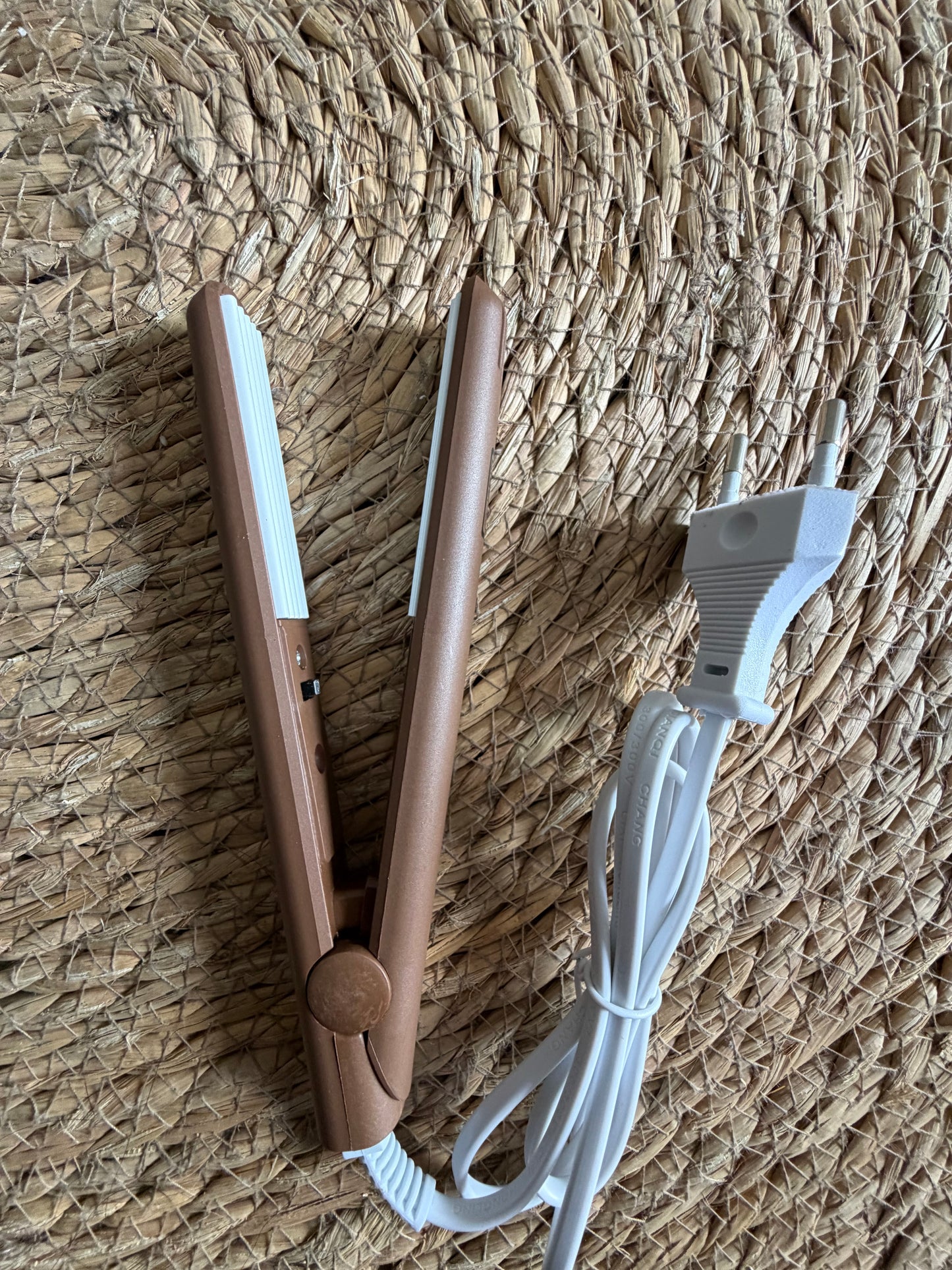 ✨ Mini Plancha de Pelo – Placas Onduladas ✨