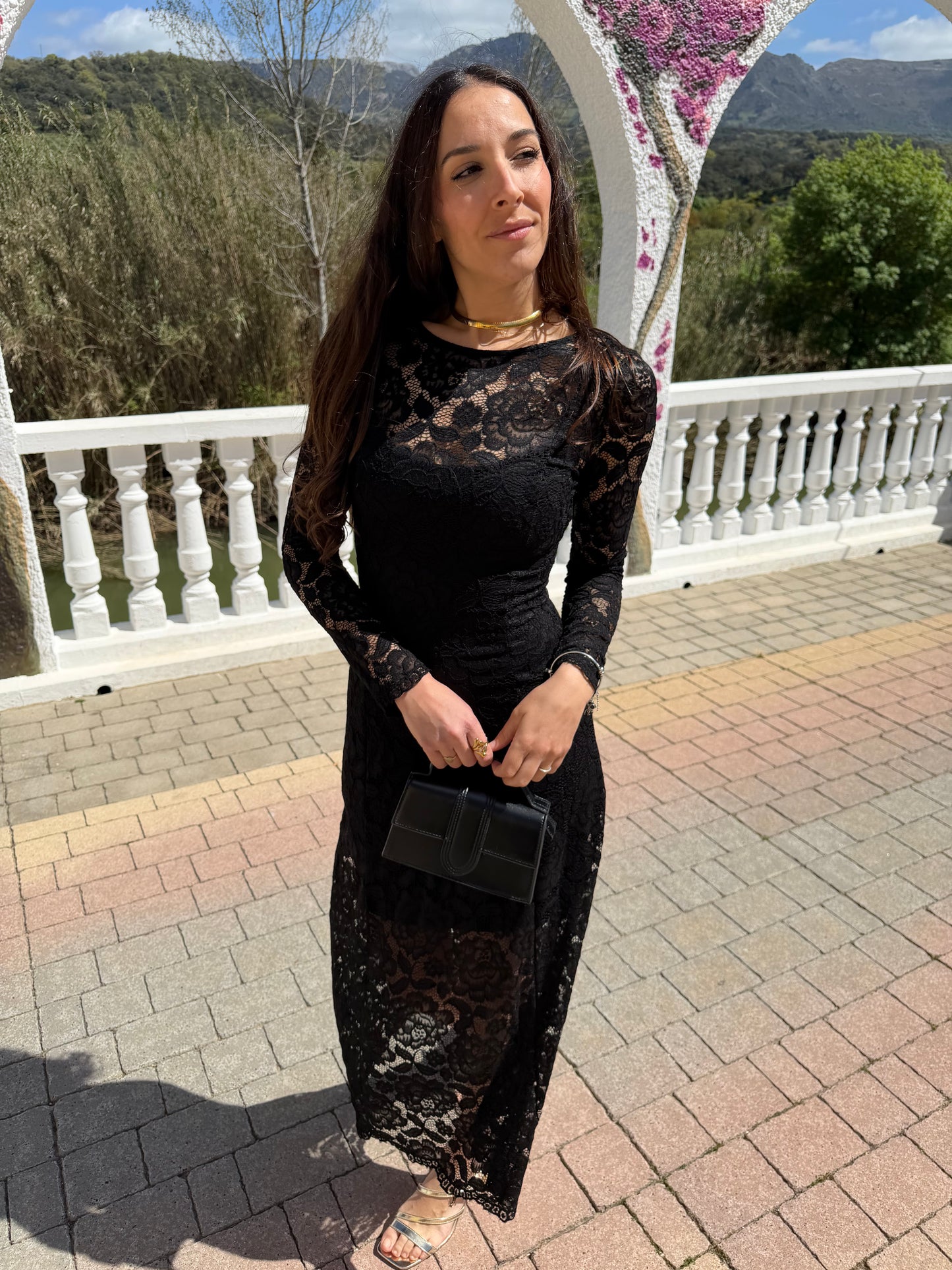 Vestido Noir Lace