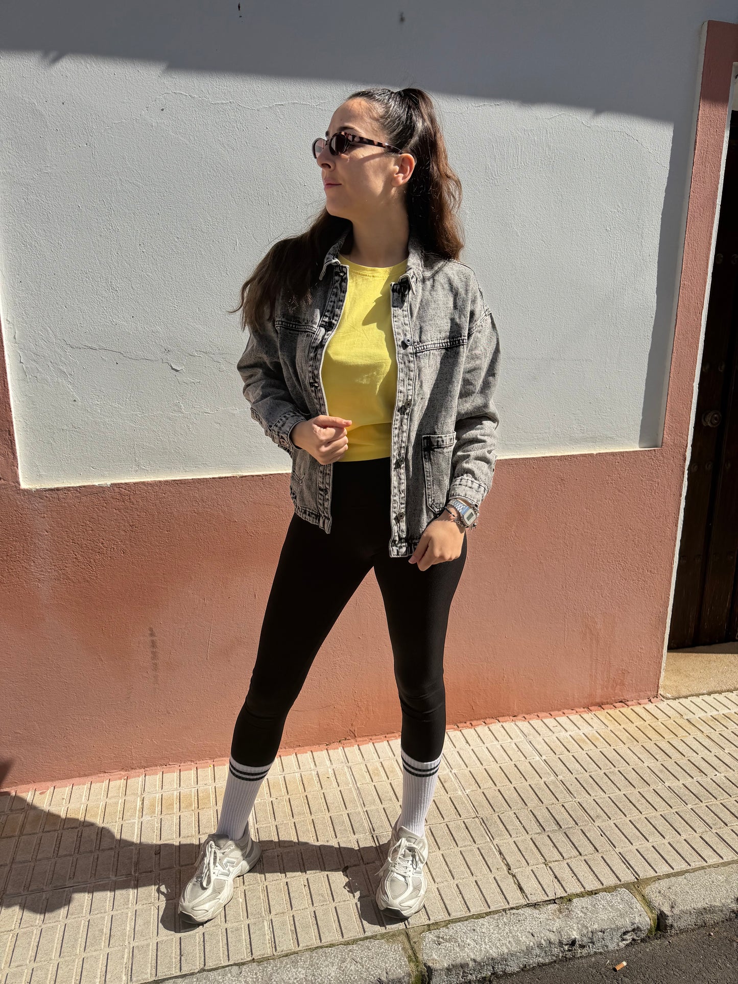 Camiseta con hombreras