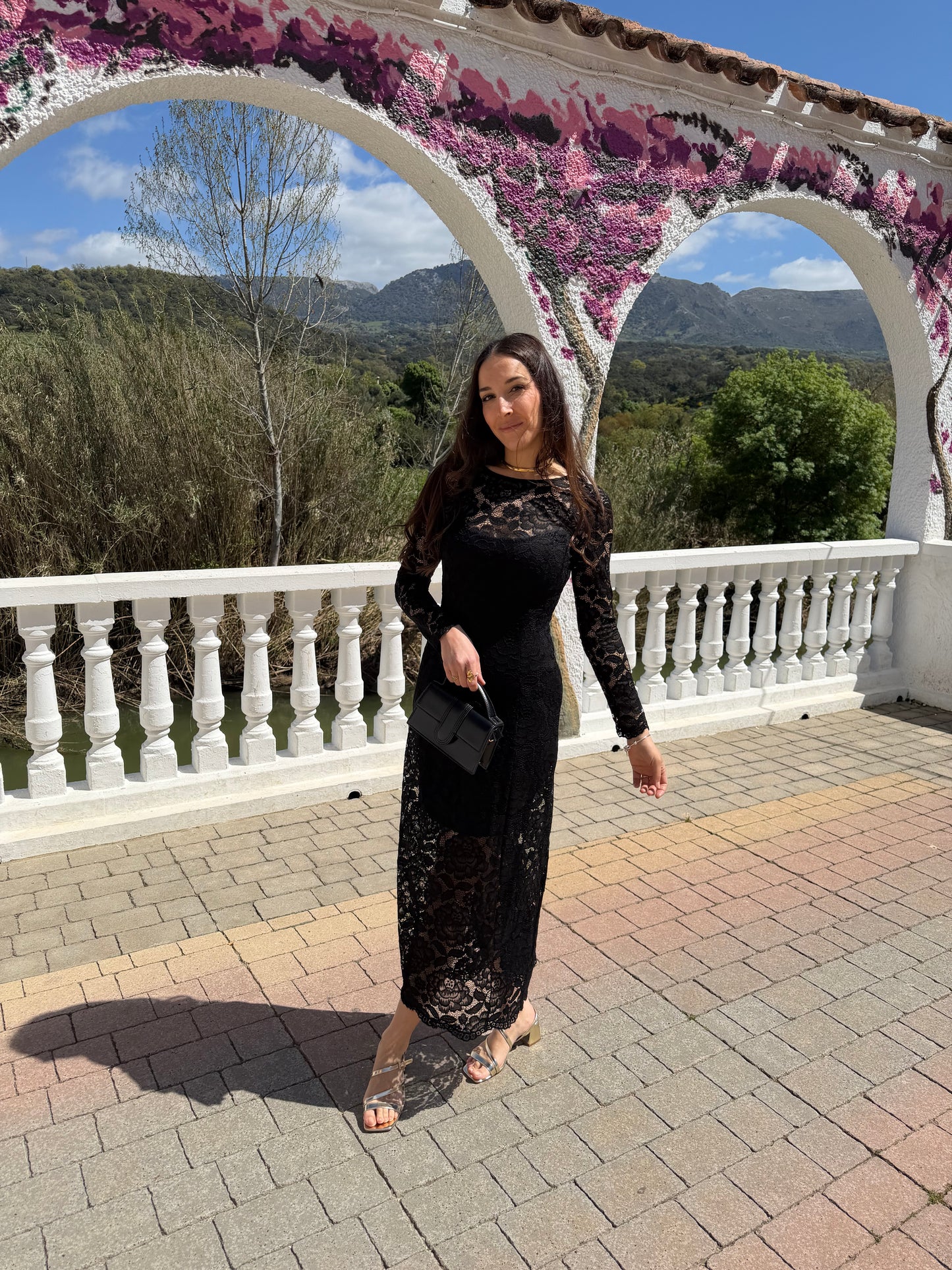 Vestido Noir Lace