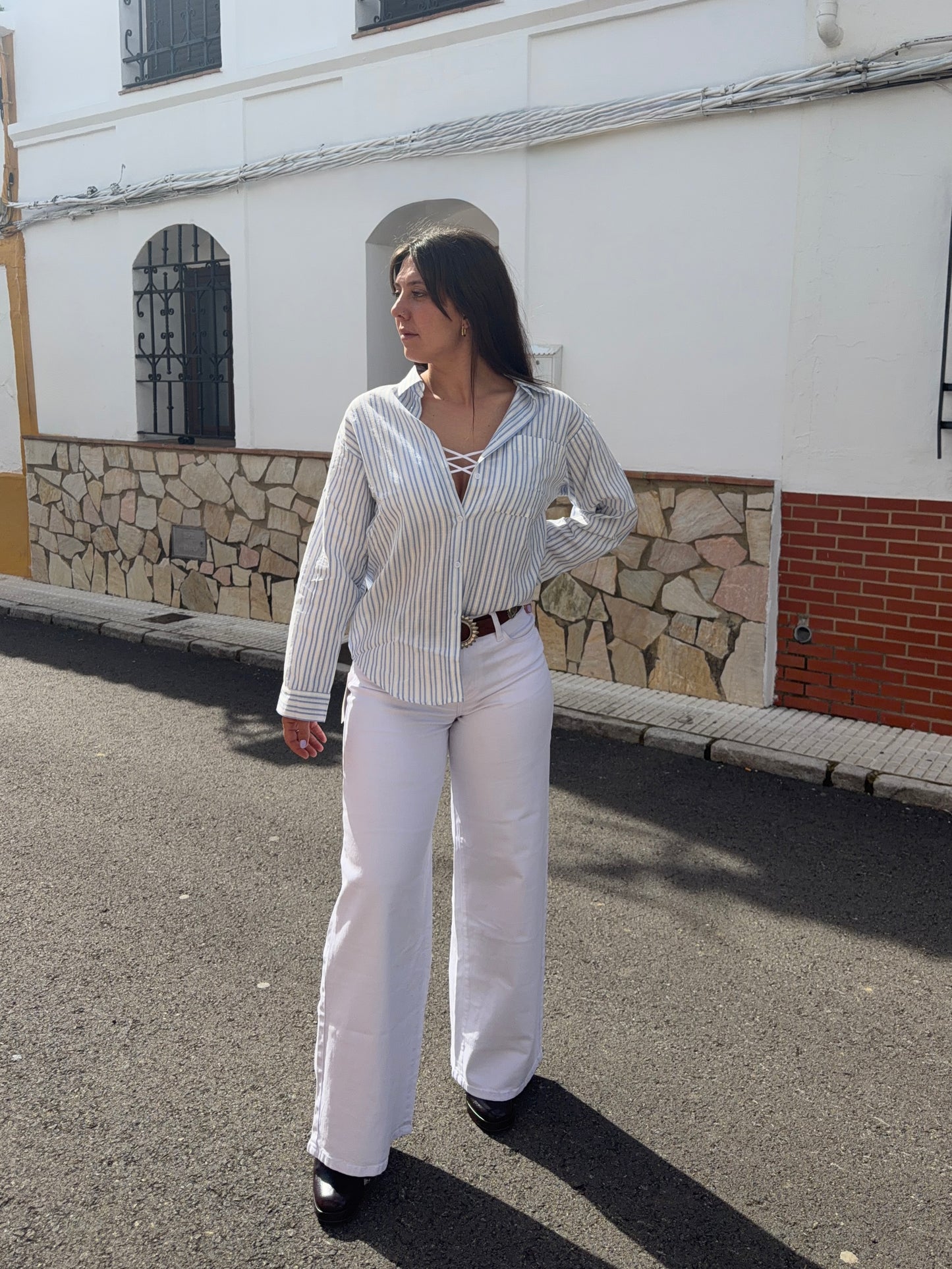 Vaquero palazzo blanco + cinturón