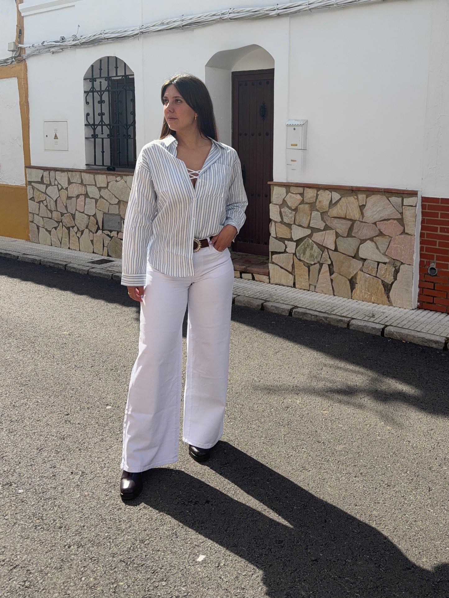 Vaquero palazzo blanco + cinturón