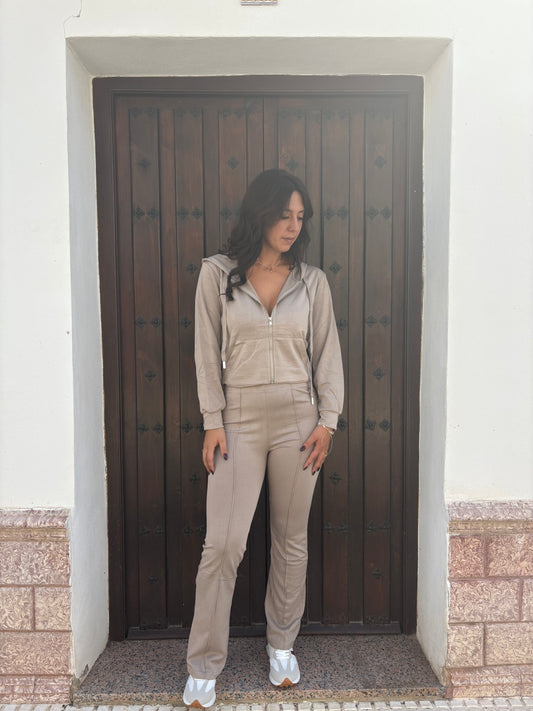 Chandal Amaya Taupe